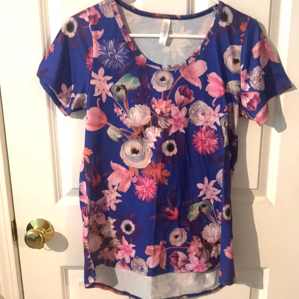 NWOT lularoe floral top!